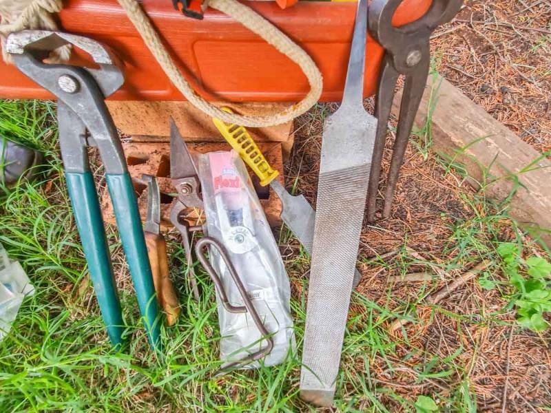 Lot 164 Miscellaneous animal husbandry tools AuctionsPlus