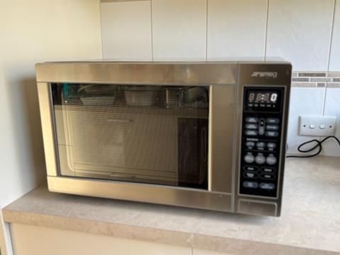 105 · Smeg Microwave (Used)