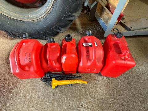 034 · Plastic Fuel Containers x 5 (Used)