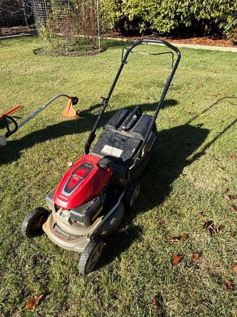 040 · Honda HRU 19 Lawn Mower (Used)