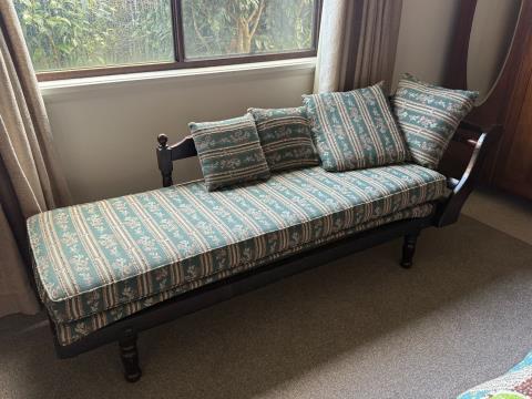 067 · Chaise Lounge (Used)