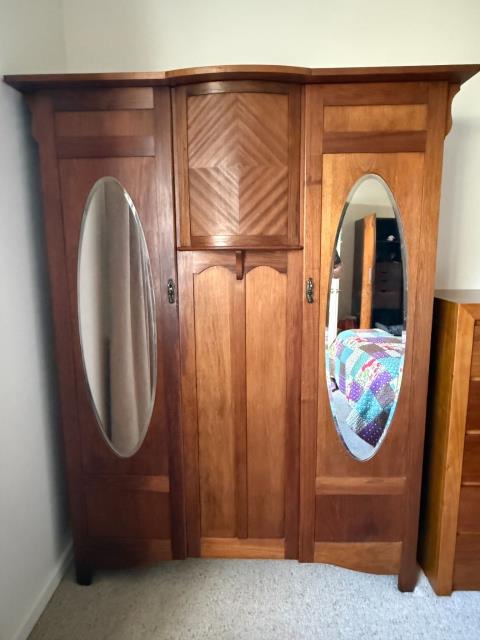 068 · Bedroom Wardrobe (Used)