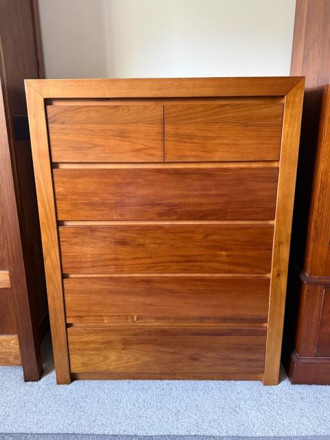 069 · Chest Drawers (Used)