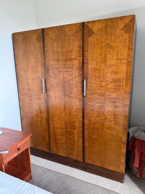 072 · Bedroom Wardrobe (Used)