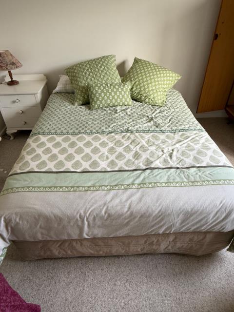 074 · 1 x Double Bed & 2 x Single Beds (Used)