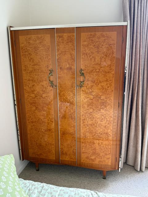 075 · Bedroom Wardrobe (Used)