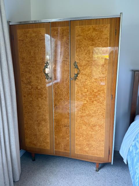 080 · Bedroom Wardrobe (Used)
