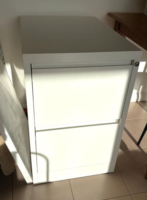 094 · 2 Drawer Filing Cabinet (Used)