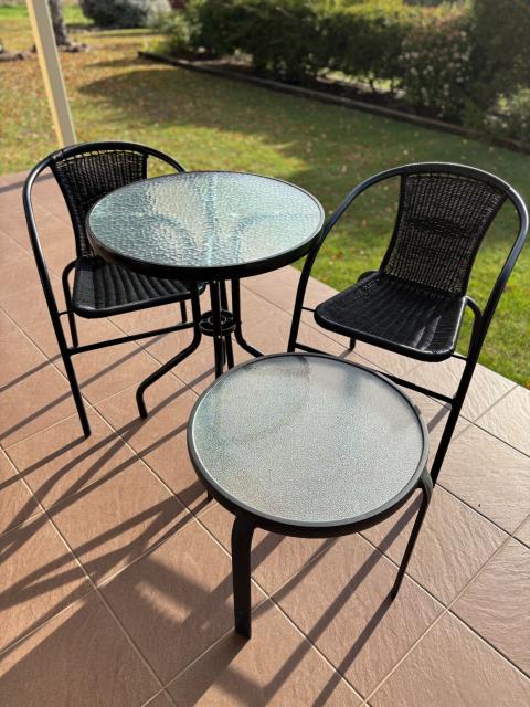 096 · Outdoor Setting (Used)