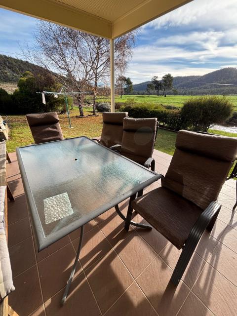 097 · Outdoor Dining Setting - 4 Seater (Used)