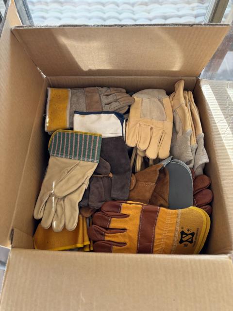 099 · NEW Approx. 100 Pair Assorted Work Gloves (Used)