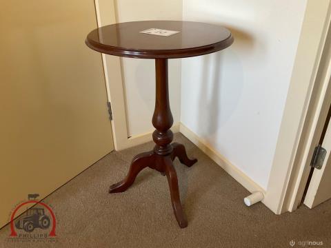 016 · Vintage Occasional Table