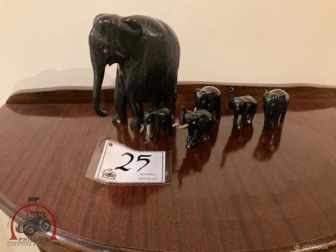025 · Set Of Elephants