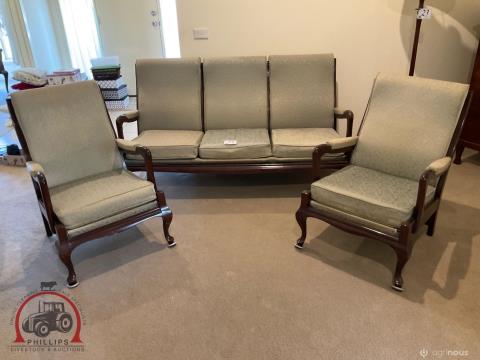 027 · Vintage Queen Ann Lounge Suite