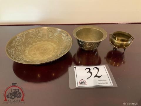 032 · Copper Ornament Stand & Bowls Of Various Sizes