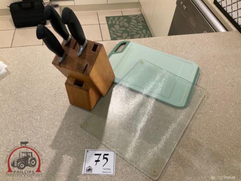 075 · Knife Block & Cutting Boards x 2