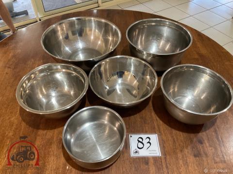083 · Assorted Stainless Steel Mixing Bowls