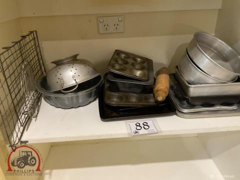 088 · Assorted Baking Pans,Trays