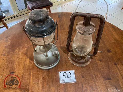 090 · 2 x Kero/Oil Lanterns