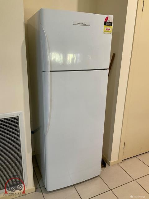 093 · Fischer & Paykel Refrigerator
