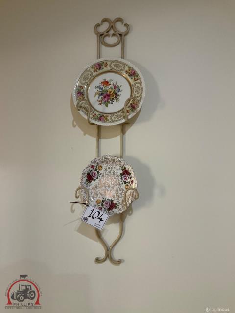 104 · Wall Ornament With 2 Plates