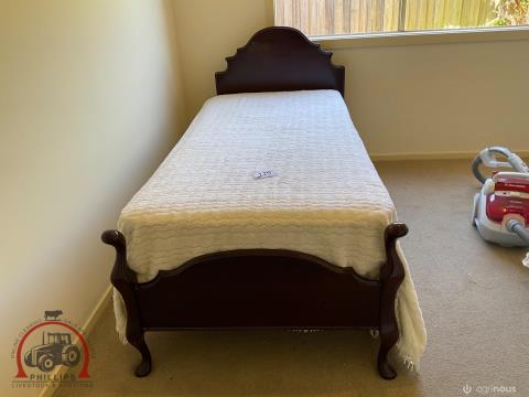 125 · 2 x Queen Ann Single Beds