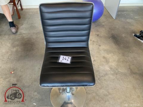 142 · Kitchen Stool