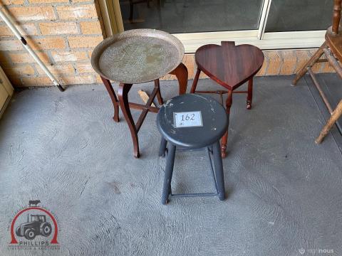 162 · 2 x Table & Stool