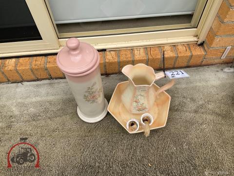 221 · Jug & Bowl Set & Toilet Roll Holder