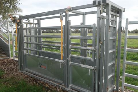 002 · Norton Cattle Crush (As New)