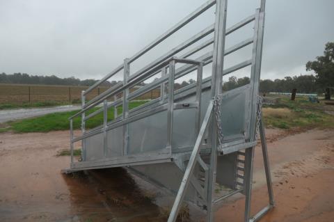 005 · As New -Clipex Universal Loading Ramp