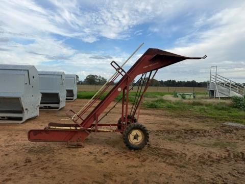 036 · NH Small Bale Paddock Elevator