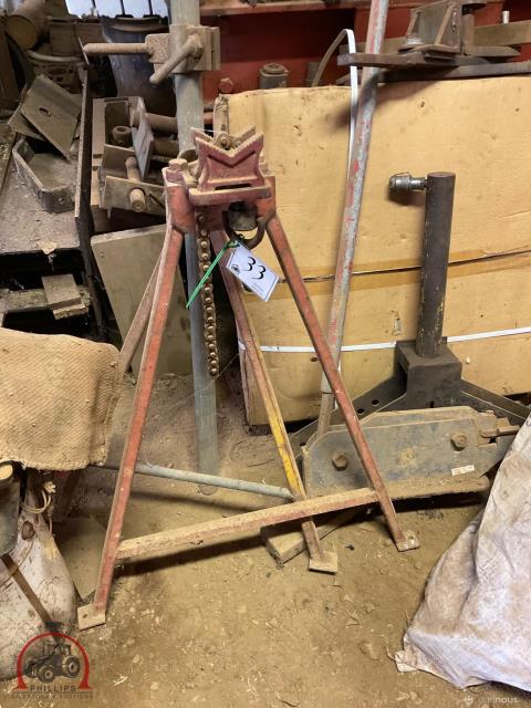 033 · Dawn Pipe Vice & Stand (Used)