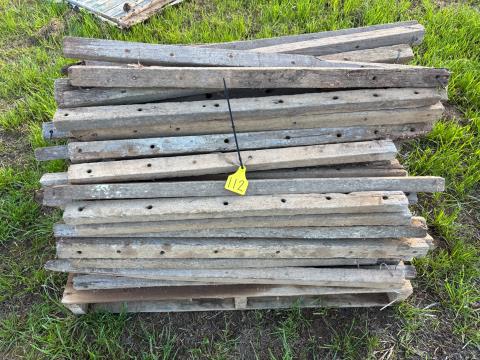 Lot 112 · Used wooden fence droppers
