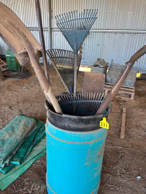 Lot 211 · Assortment of garden tools