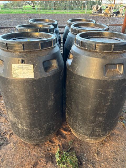 Lot 124 · 6 x Black Screw Lid Drums