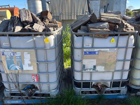 Lot 220 · 2 x shuttles of firewood