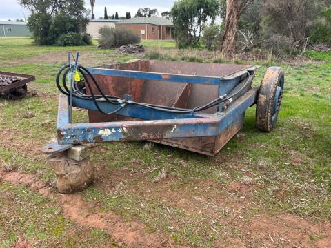 Lot 15 · 6' Carry Scoop