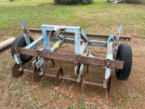 Lot 19 · 6' - 5 Tyne Pasture Aerator / Ripper