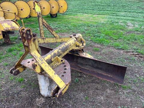 Lot 22 · 6' Mobilco Terrace Blade