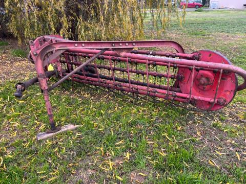 Lot 25 · Massey Ferguson 3PL Roller Bar Hay Rake