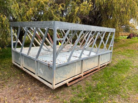 Lot 34 · Bale Up Feeder
