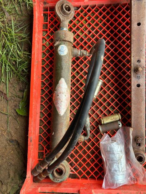 Lot 159 · Hydraulic Ram