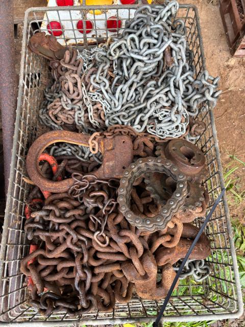 Lot 160 · Various Chains
