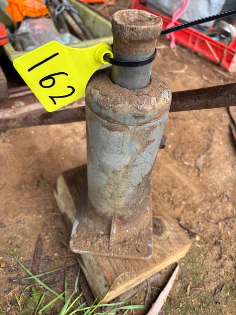 Lot 162 · Bottle Jack