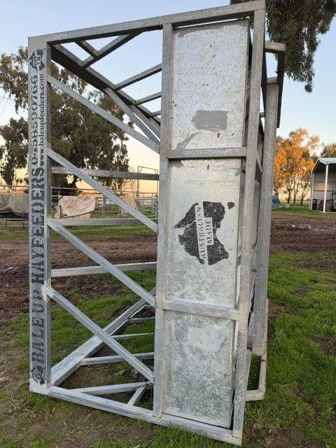 Lot 245 · Bale Up Feeder