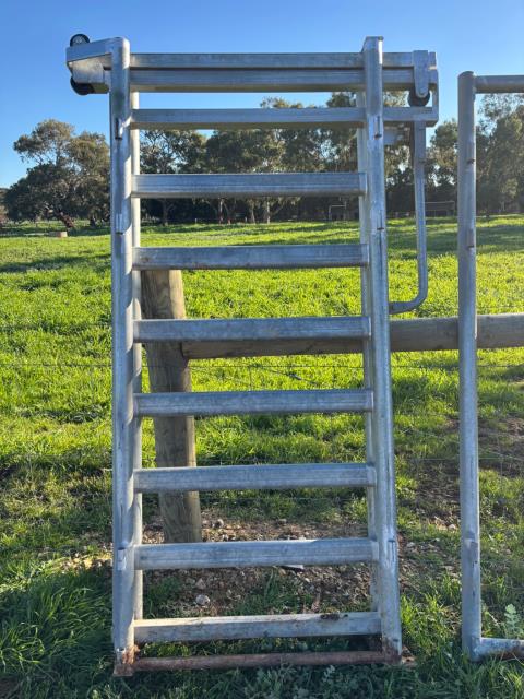 Lot 252 · Cattle Crush Slide Gate