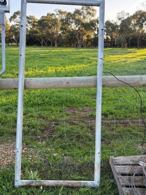 Lot 264 · Cattle yard walkway spacer