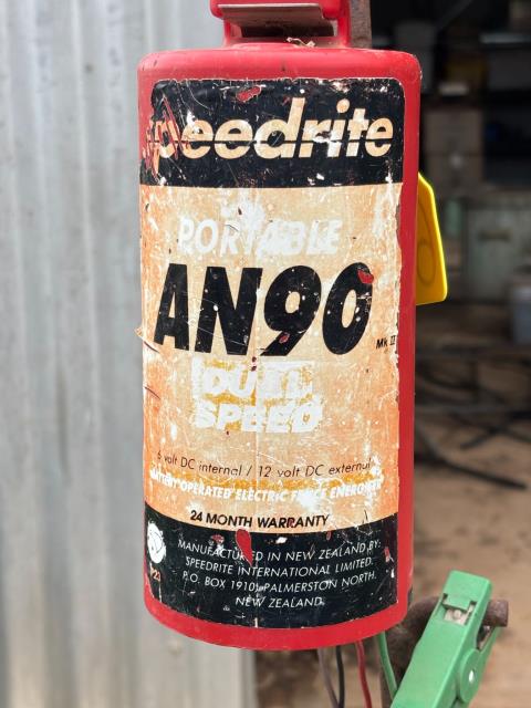 Lot 67 · Speedrite AN90 Portable Fence Unit