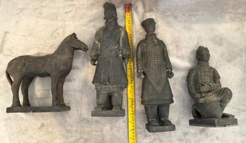 Lot 279 · Soldiers & Horse